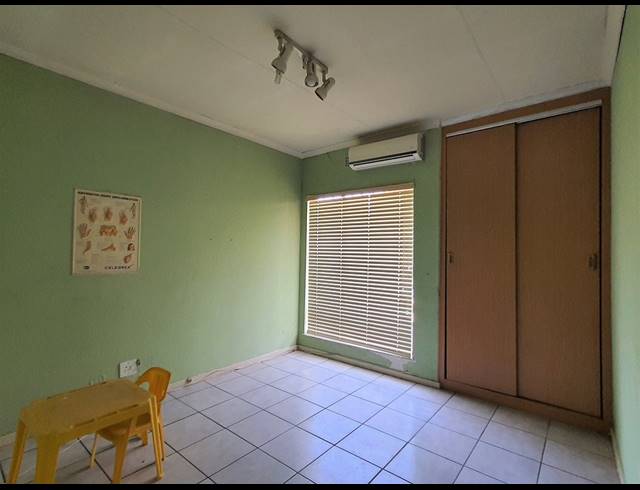 5 BEDROOM FREEHOLD FOR SALE IN NOORDWYK